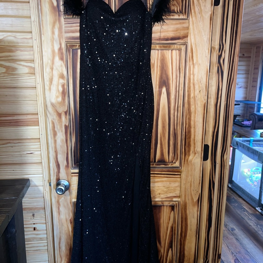 Barely Worn. Put On For An Hour. No Cosmetic Flaws.